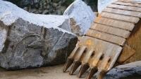 lom excavator-stone-quarry-4705485 1280